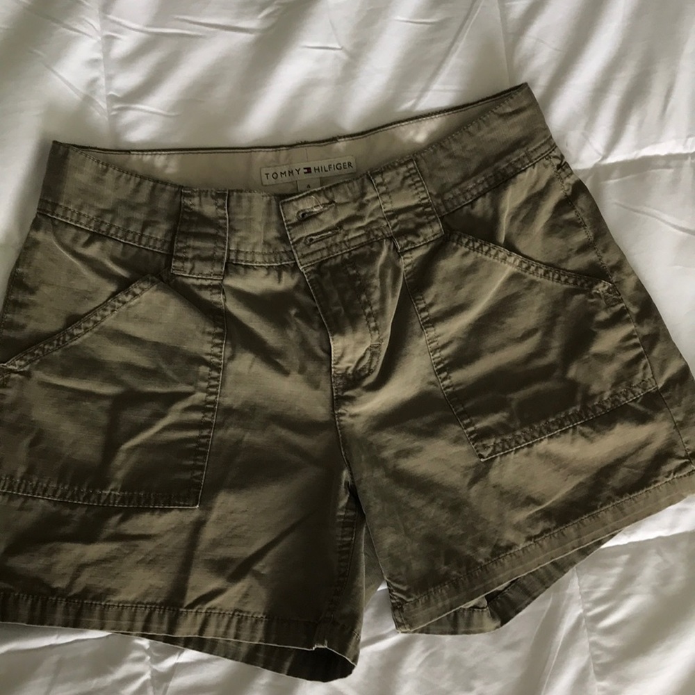 High waisted cargo lookin shorts